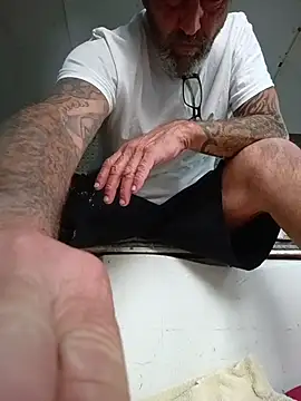 Hotbodyscottie online show from 11/15/25, 10:25