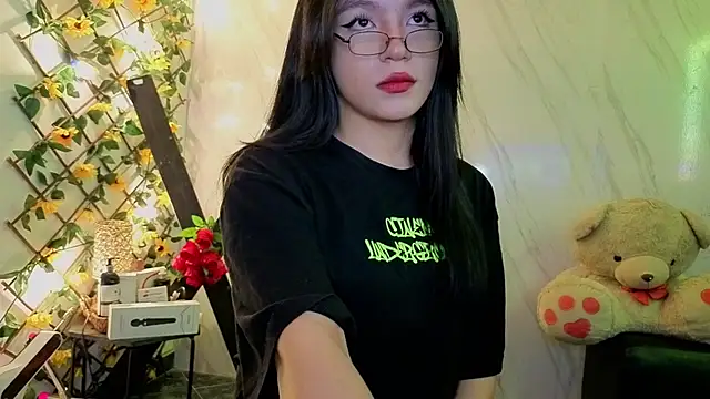 Snapshot of jeimy_garcia chatting on 07/16/26, 12:02 jeimy garcia online show from 07/16/26, 12:02