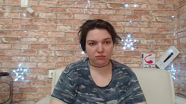 Amelia Kiss  online show from 04/19/26, 01:06