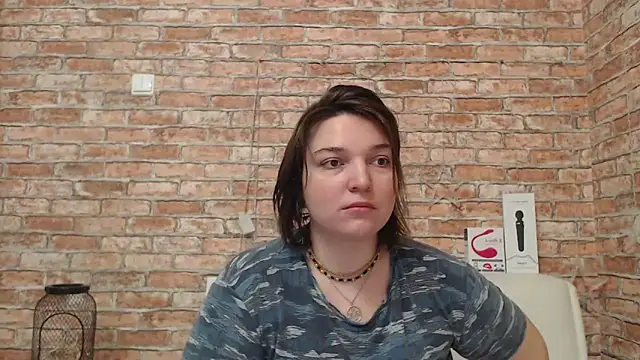 Amelia Kiss  online show from 10/25/25, 12:32