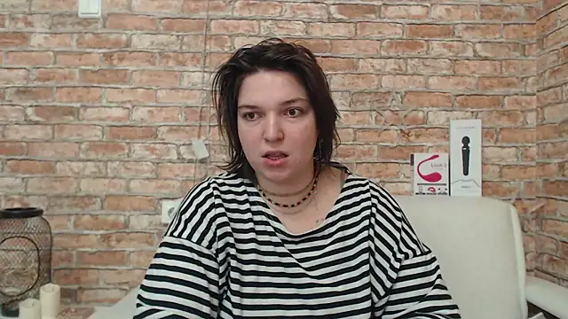 Amelia Kiss  online show from 10/23/25, 12:31