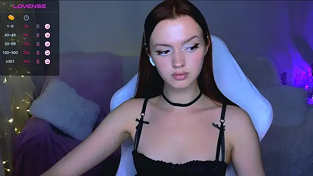 Snapshot of bettyellis chatting on 12/27/24, 02:33 bettyellis online show from 12/27/24, 02:33