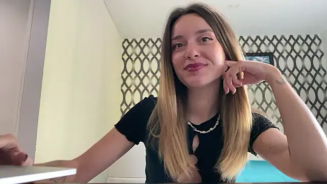 SirenaBelle online show from 02/08/25, 10:18