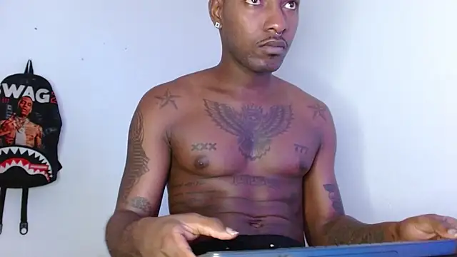 Snapshot of king__Black chatting on 11/23/25, 02:05 king Black online show from 11/23/25, 02:05