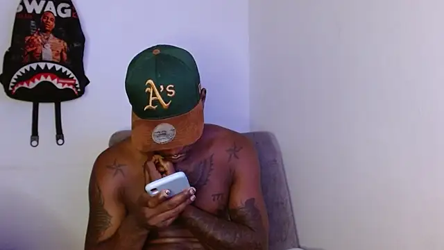 Snapshot of king__Black chatting on 11/11/25, 04:40 king Black online show from 11/11/25, 04:40