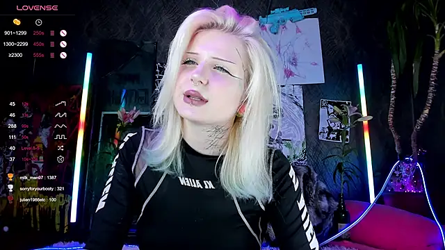 Snapshot of little_grinch666 chatting on 03/04/25, 10:27 little grinch666 online show from 03/04/25, 10:27