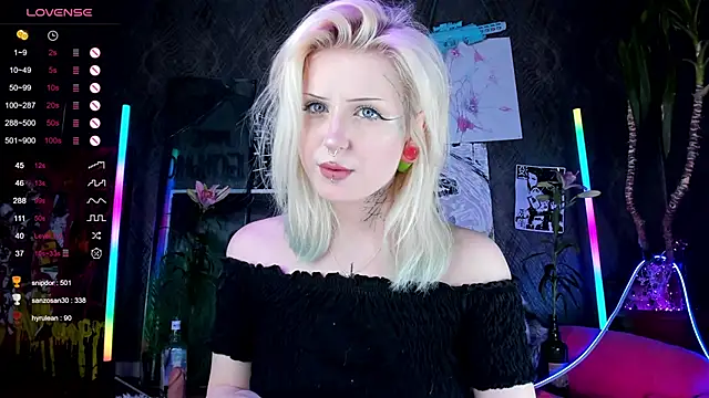 Snapshot of little_grinch666 chatting on 03/03/25, 11:03 little grinch666 online show from 03/03/25, 11:03