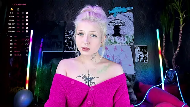 Snapshot of little_grinch666 chatting on 02/16/25, 09:27 little grinch666 online show from 02/16/25, 09:27