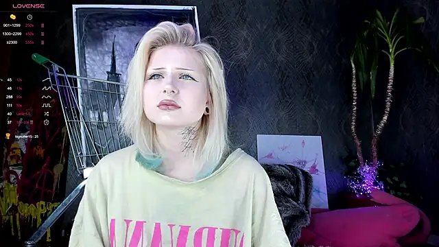 Snapshot of little_grinch666 chatting on 01/22/25, 08:59 little grinch666 online show from 01/22/25, 08:59