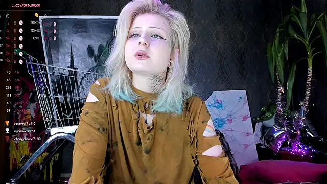 Snapshot of little_grinch666 chatting on 01/22/25, 01:53 little grinch666 online show from 01/22/25, 01:53