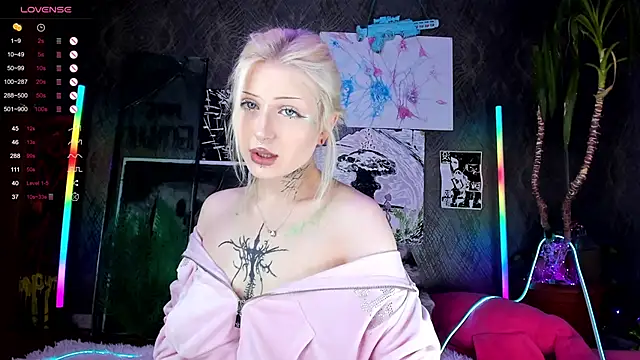 Snapshot of little_grinch666 chatting on 02/25/25, 08:11 little grinch666 online show from 02/25/25, 08:11