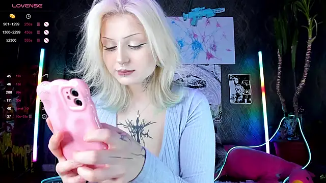 Snapshot of little_grinch666 chatting on 02/26/25, 10:15 little grinch666 online show from 02/26/25, 10:15