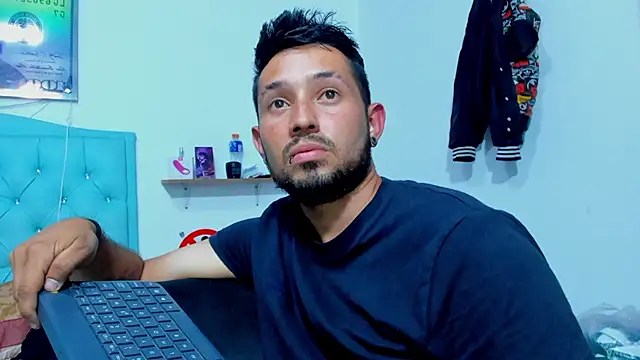 Snapshot of Bad_Couple_1 chatting on 10/25/25, 01:27 Bad Couple 1 online show from 10/25/25, 01:27