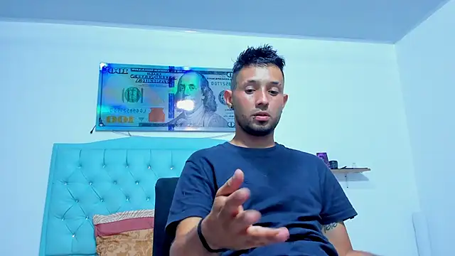 Snapshot of Bad_Couple_1 chatting on 10/31/25, 01:46 Bad Couple 1 online show from 10/31/25, 01:46