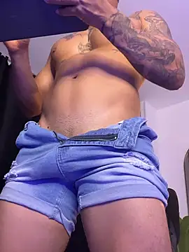 Snapshot of muscle_boyhorny chatting on 02/21/26, 05:20 muscle boyhorny online show from 02/21/26, 05:20