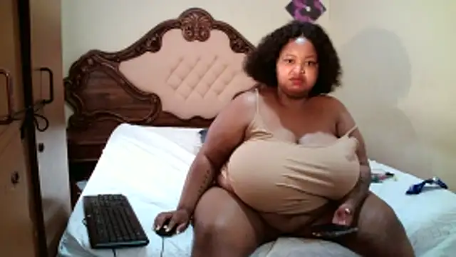 Snapshot of HOTBIGMELONSxx chatting on 10/17/25, 06:50 HOTBIGMELONSxx online show from 10/17/25, 06:50