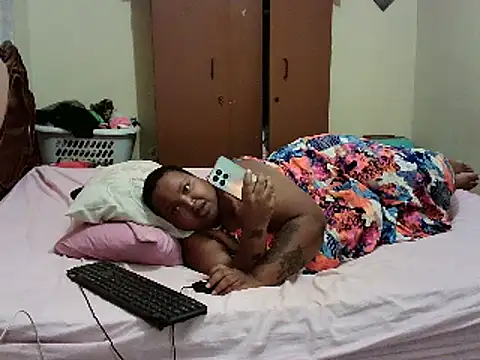 Snapshot of HOTBIGMELONSxx chatting on 02/22/25, 08:42 HOTBIGMELONSxx online show from 02/22/25, 08:42