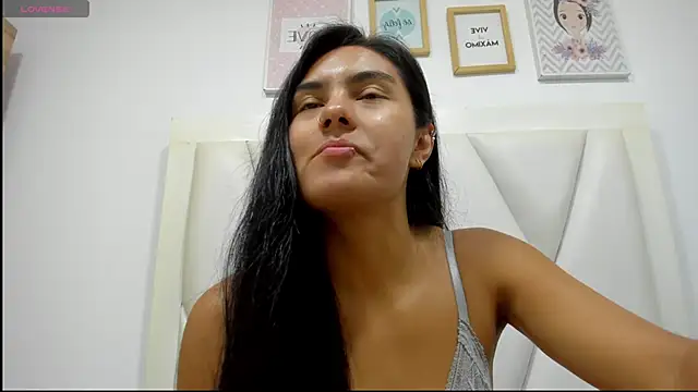 atilanadiaz7 online show from 04/28/26, 05:39