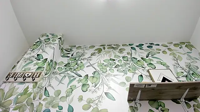 atilanadiaz7 online show from 10/23/25, 05:11