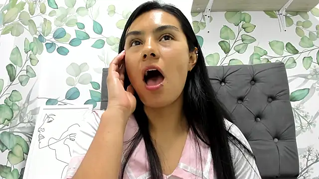 atilanadiaz7 online show from 12/15/25, 04:02