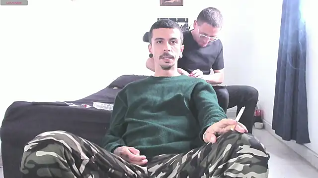 Snapshot of Aaron_BigDickxxx chatting on 05/21/26, 05:43 Aaron BigDickxxx online show from 05/21/26, 05:43