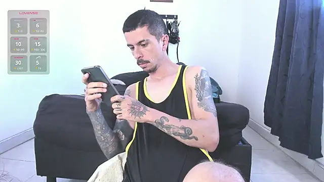 Snapshot of Aaron_BigDickxxx chatting on 05/24/26, 03:45 Aaron BigDickxxx online show from 05/24/26, 03:45