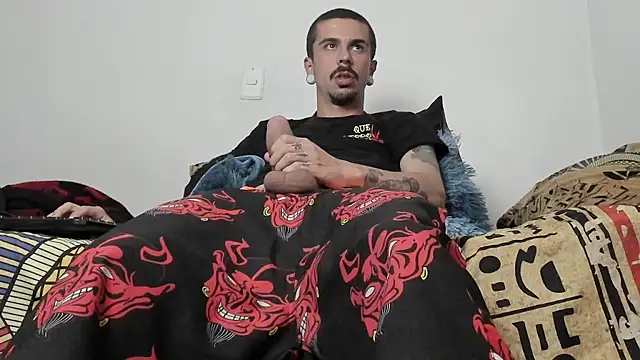 Snapshot of Aaron_BigDickxxx chatting on 11/09/25, 08:46 Aaron BigDickxxx online show from 11/09/25, 08:46