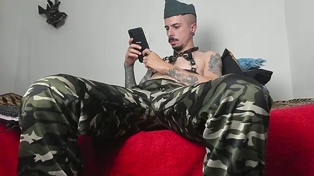 Snapshot of Aaron_BigDickxxx chatting on 01/11/26, 06:48 Aaron BigDickxxx online show from 01/11/26, 06:48