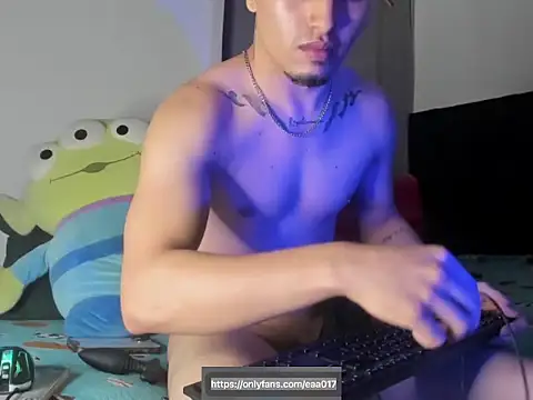 Snapshot of eeaa01 chatting on 11/22/25, 02:38 eeaa01 online show from 11/22/25, 02:38