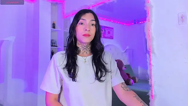 Snapshot of Camila_Coxx chatting on 10/10/25, 12:00 Camila Coxx online show from 10/10/25, 12:00