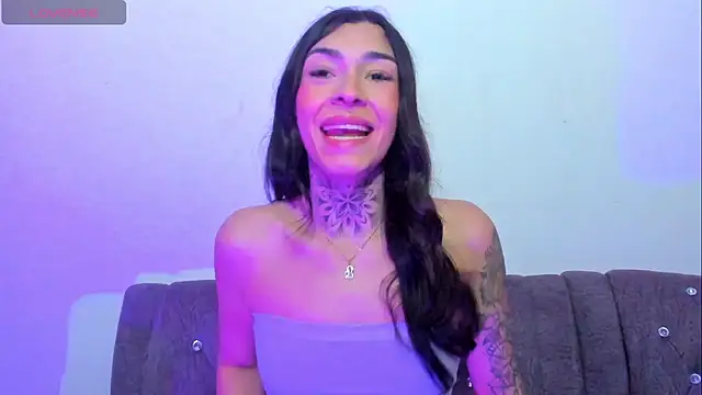 Snapshot of Camila_Coxx chatting on 12/17/25, 04:28 Camila Coxx online show from 12/17/25, 04:28