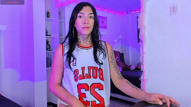 Snapshot of Camila_Coxx chatting on 10/22/25, 08:08 Camila Coxx online show from 10/22/25, 08:08