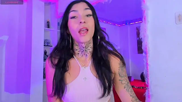 Snapshot of Camila_Coxx chatting on 10/19/25, 08:44 Camila Coxx online show from 10/19/25, 08:44