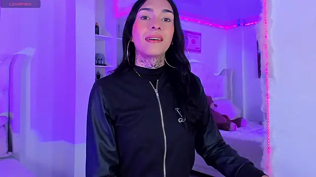 Snapshot of Camila_Coxx chatting on 10/14/25, 06:36 Camila Coxx online show from 10/14/25, 06:36