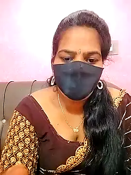 Snapshot of melina214 chatting on 07/15/26, 04:52 melina214 online show from 07/15/26, 04:52