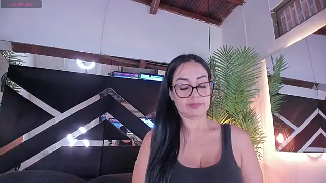 Snapshot of emily-fox chatting on 07/21/26, 11:00 emily-fox online show from 07/21/26, 11:00