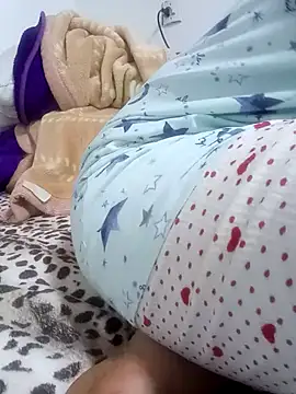 Snapshot of Bombamom chatting on 02/23/26, 01:33 Bombamom online show from 02/23/26, 01:33