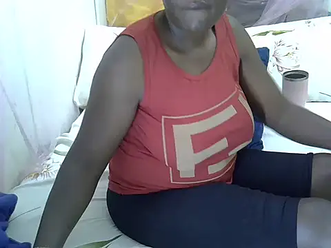Snapshot of Sweetreena chatting on 05/20/26, 03:25 Sweetreena online show from 05/20/26, 03:25