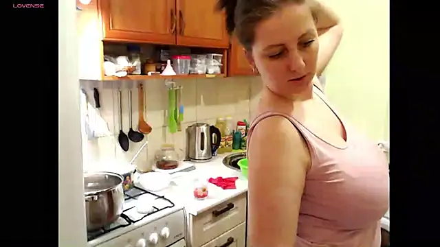 Snapshot of Sakura_Green chatting on 03/17/25, 04:43 Sakura Green online show from 03/17/25, 04:43