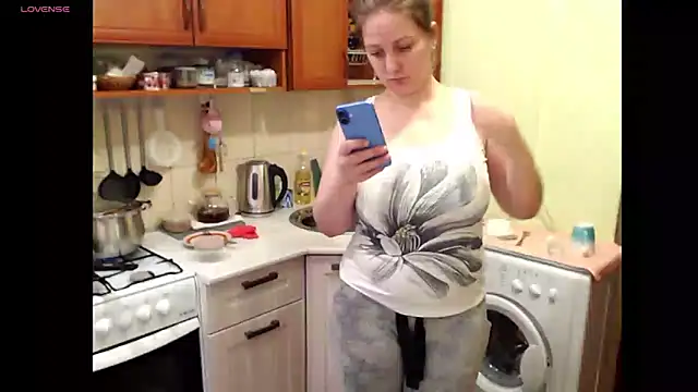 Snapshot of Sakura_Green chatting on 03/11/25, 02:40 Sakura Green online show from 03/11/25, 02:40