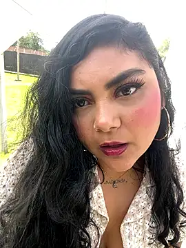 Snapshot of Juli_Walker chatting on 02/27/26, 02:06 Juli Walker online show from 02/27/26, 02:06