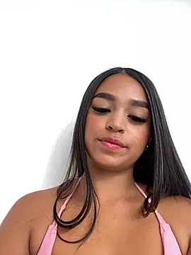 Snapshot of Juli_Walker chatting on 12/14/24, 02:21 Juli Walker online show from 12/14/24, 02:21