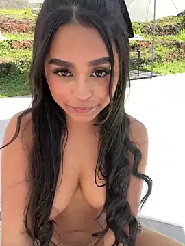 Snapshot of Juli_Walker chatting on 01/17/25, 05:51 Juli Walker online show from 01/17/25, 05:51