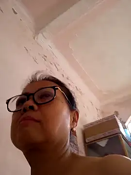 Snapshot of Hotestlove chatting on 12/21/25, 01:19 Hotestlove online show from 12/21/25, 01:19