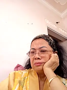 Hotestlove online show from 12/18/25, 12:16