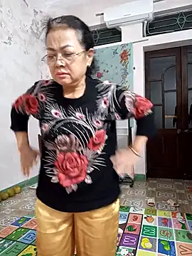 Hotestlove online show from 11/24/25, 02:39