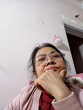 Snapshot of Hotestlove chatting on 02/05/26, 01:51 Hotestlove online show from 02/05/26, 01:51