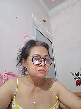 Snapshot of Hotestlove chatting on 05/15/26, 12:47 Hotestlove online show from 05/15/26, 12:47