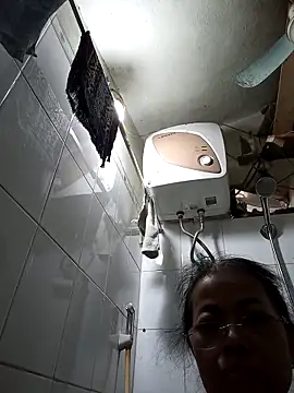 Snapshot of Hotestlove chatting on 12/22/25, 02:22 Hotestlove online show from 12/22/25, 02:22