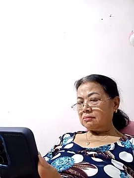 Snapshot of Hotestlove chatting on 12/23/25, 10:47 Hotestlove online show from 12/23/25, 10:47